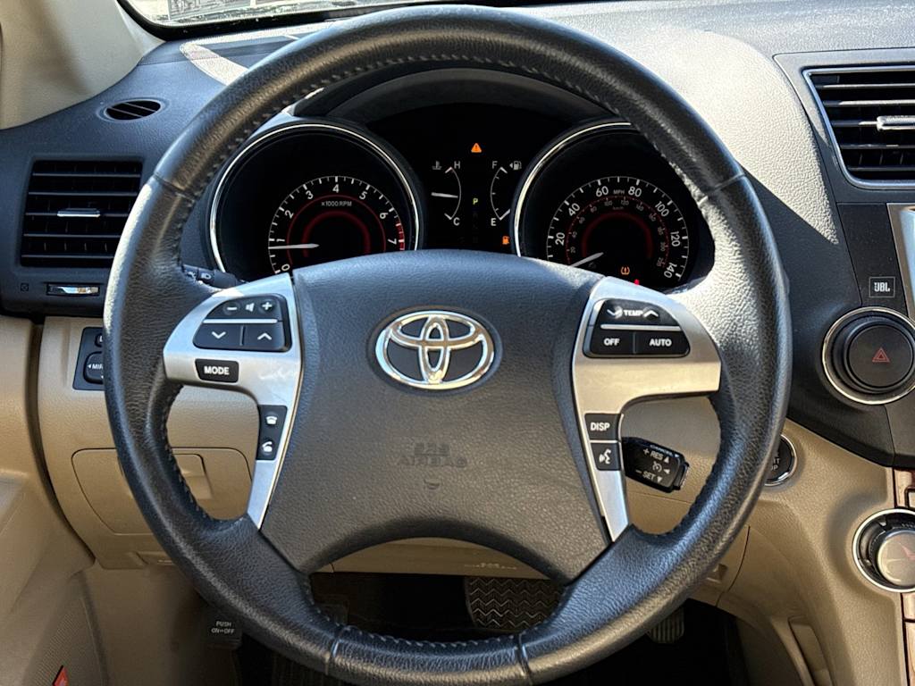 Thumbnail: 2013 Toyota Highlander - 2