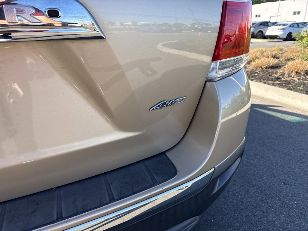 Thumbnail: 2013 Toyota Highlander - 14
