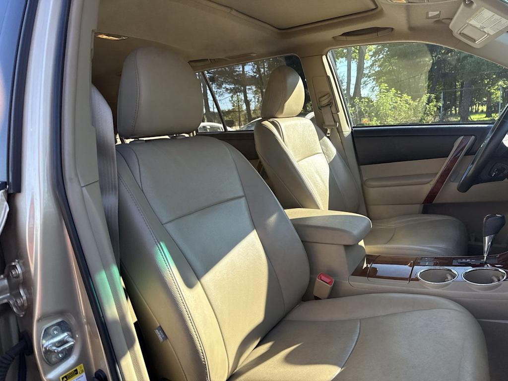 Thumbnail: 2013 Toyota Highlander - 8