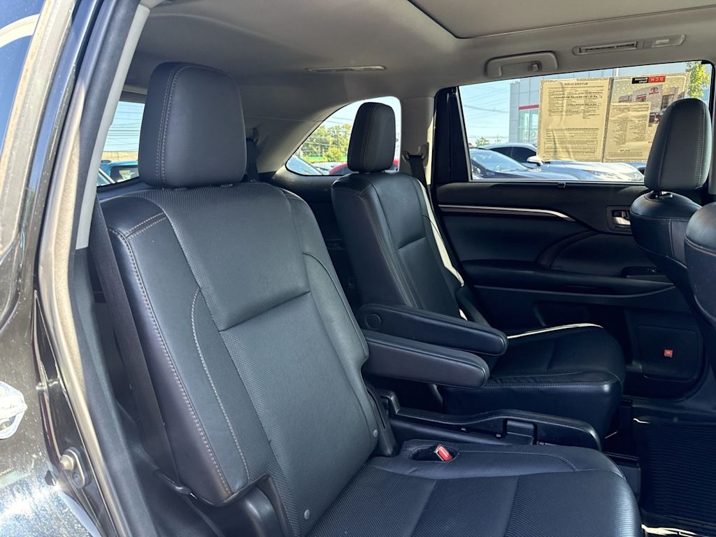 Thumbnail: 2015 Toyota Highlander - 21