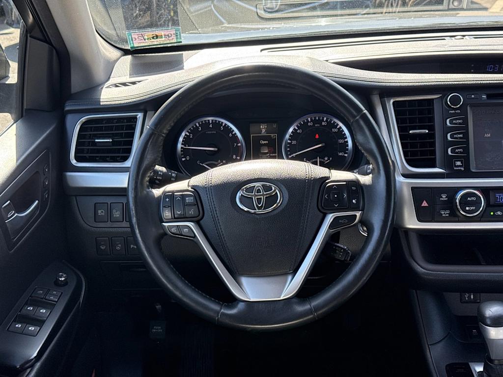 Thumbnail: 2015 Toyota Highlander - 12