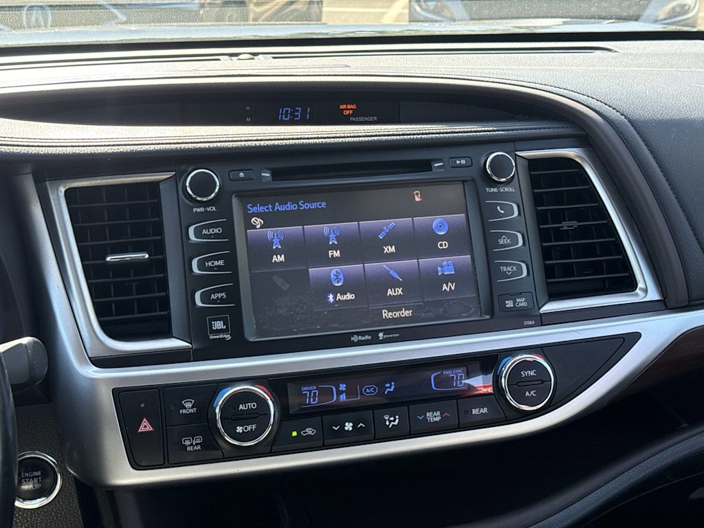Thumbnail: 2015 Toyota Highlander - 14