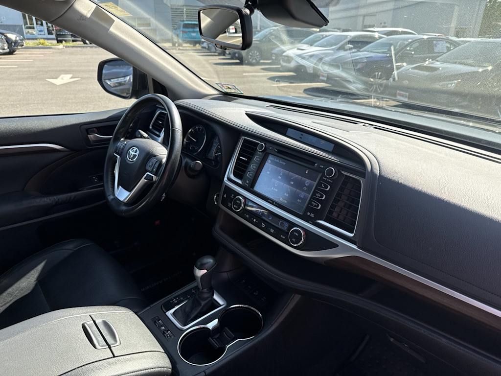 Thumbnail: 2015 Toyota Highlander - 8
