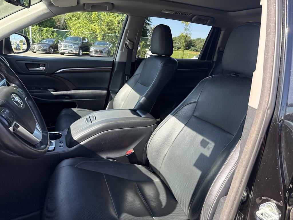 Thumbnail: 2015 Toyota Highlander - 9