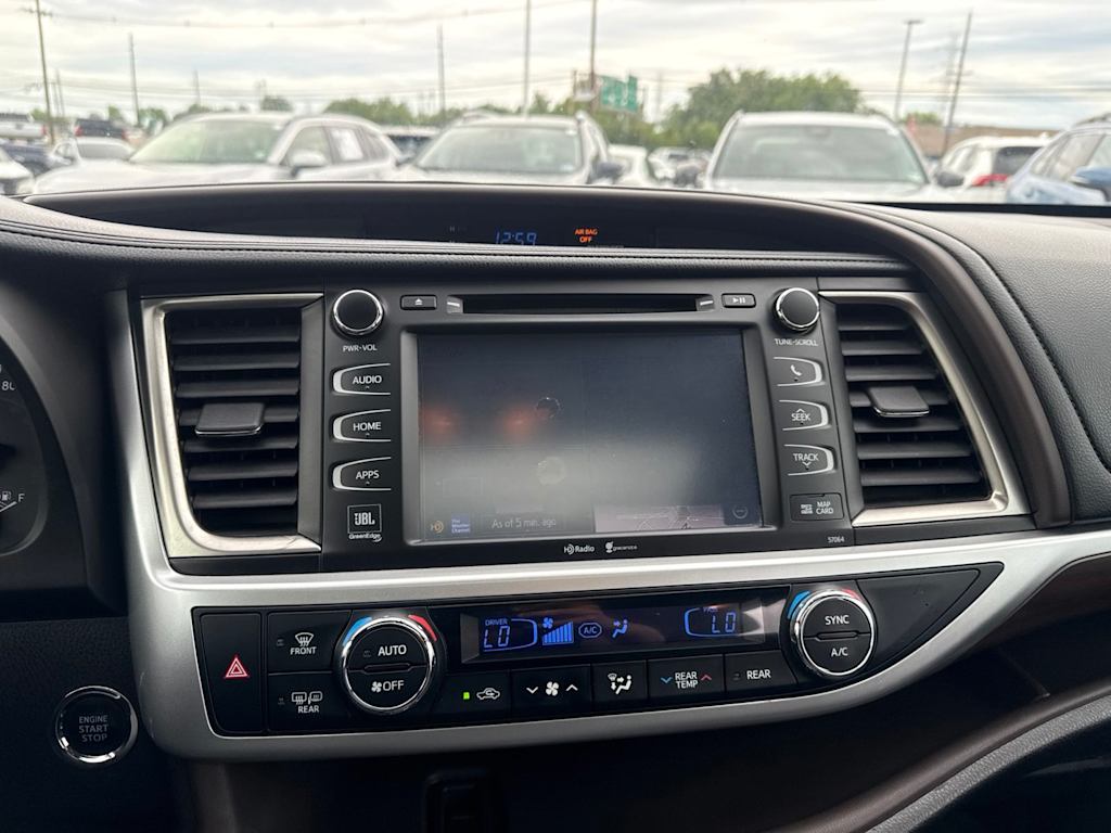 Thumbnail: 2015 Toyota Highlander - 14