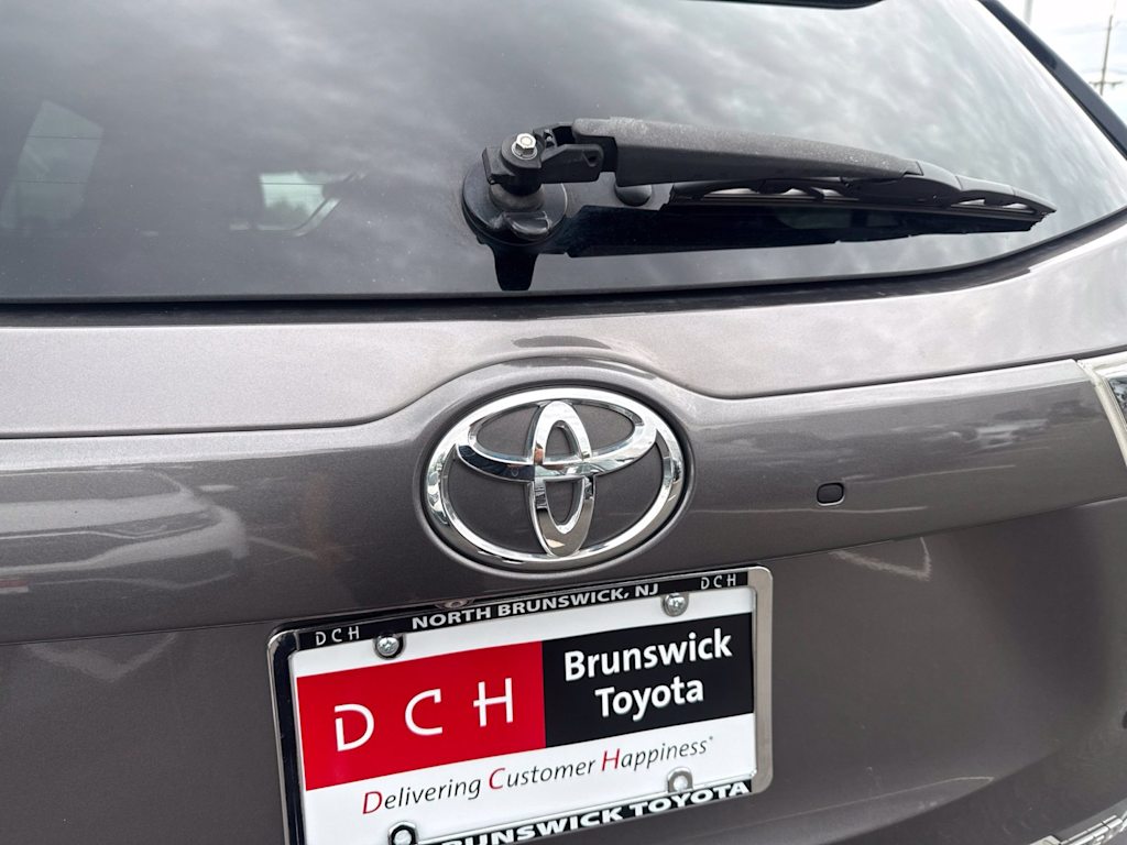 Thumbnail: 2015 Toyota Highlander - 20