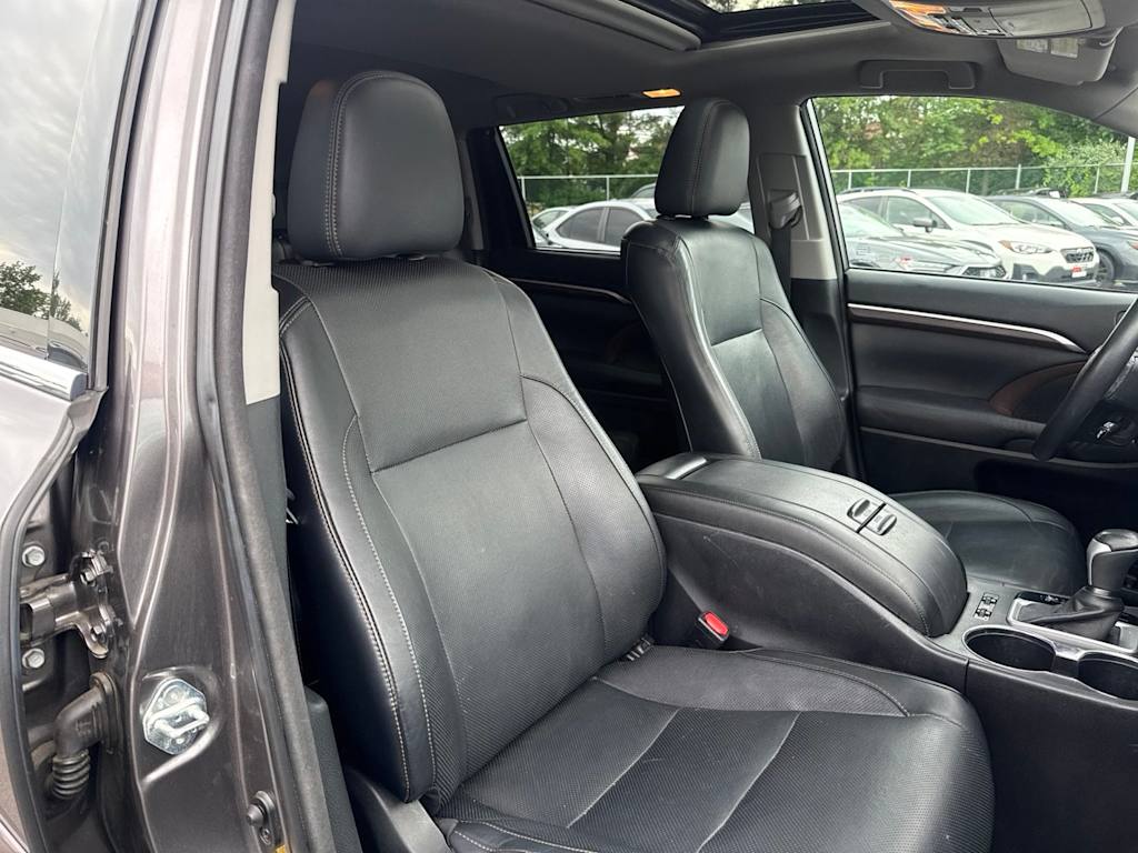 Thumbnail: 2015 Toyota Highlander - 10