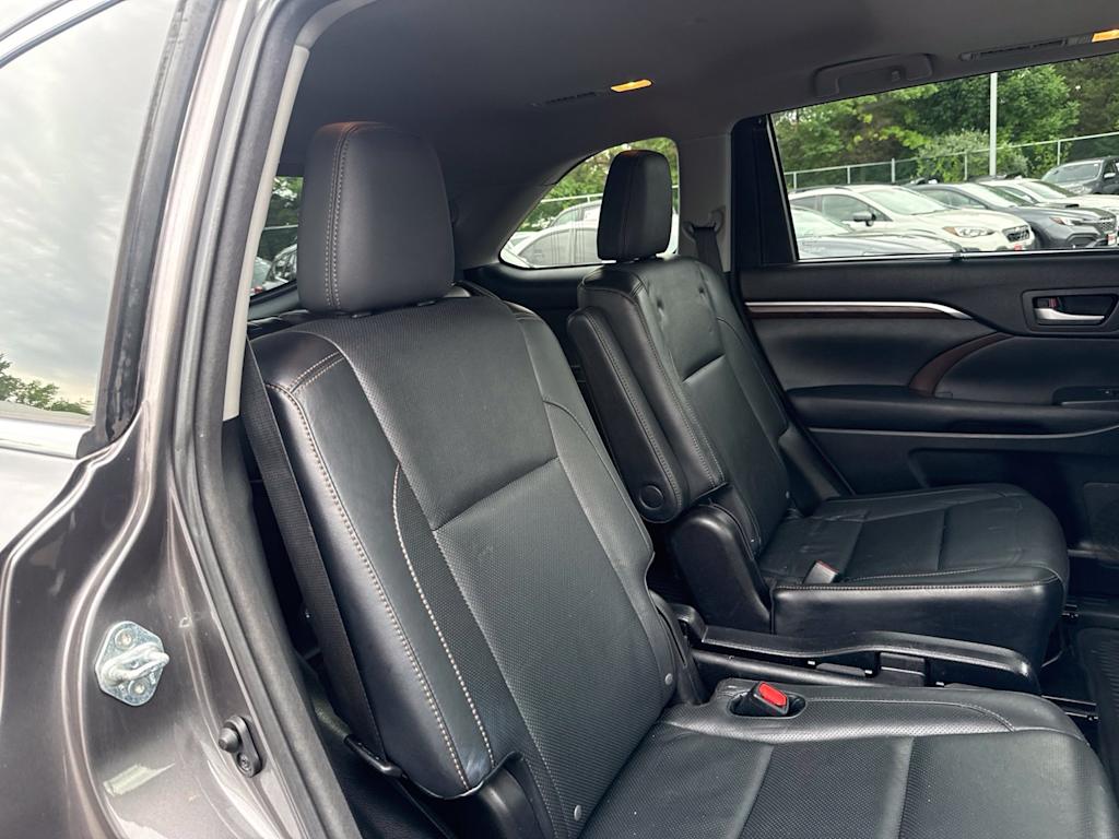 Thumbnail: 2015 Toyota Highlander - 22