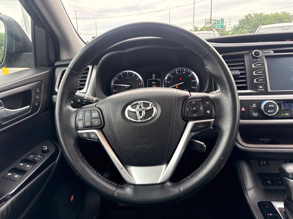 Thumbnail: 2015 Toyota Highlander - 12