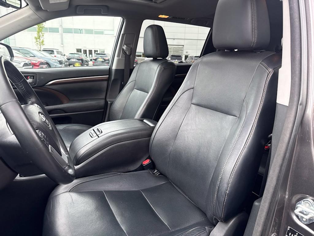 Thumbnail: 2015 Toyota Highlander - 9