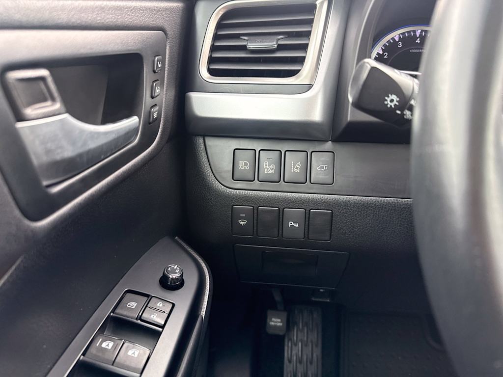 Thumbnail: 2015 Toyota Highlander - 25