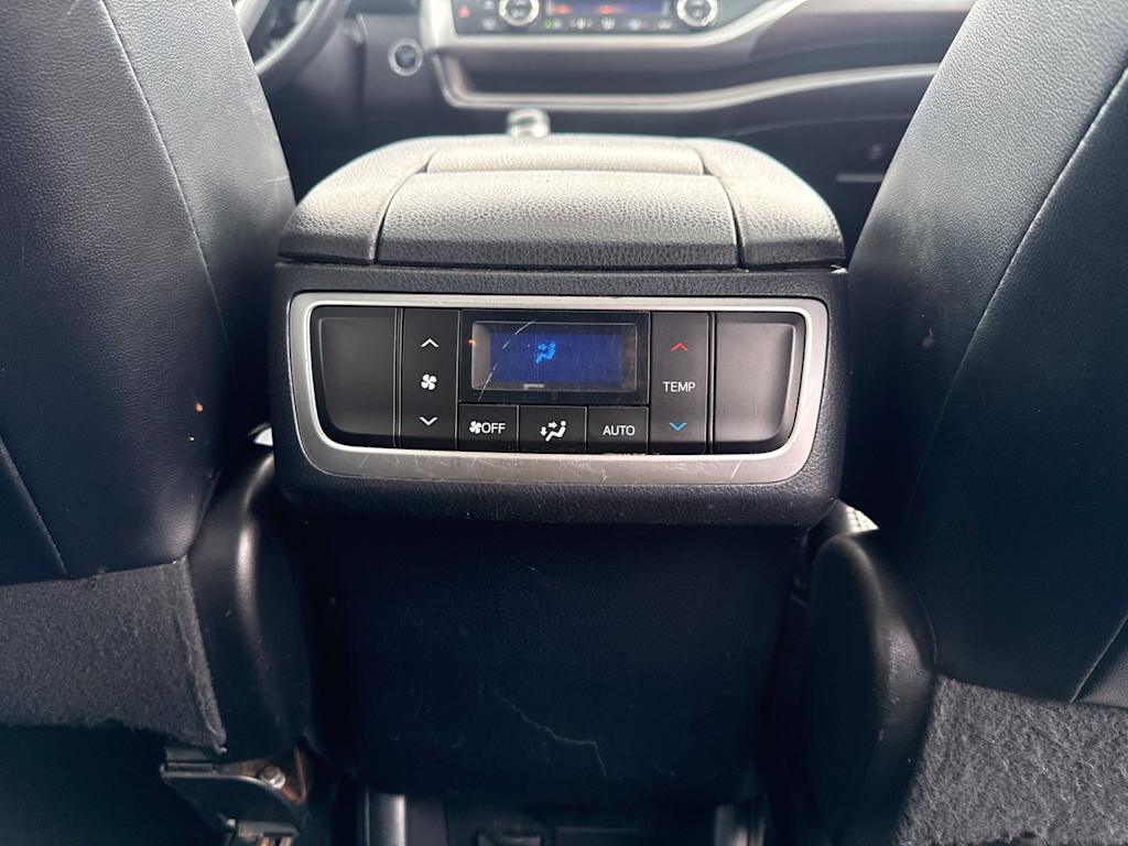 Thumbnail: 2015 Toyota Highlander - 26