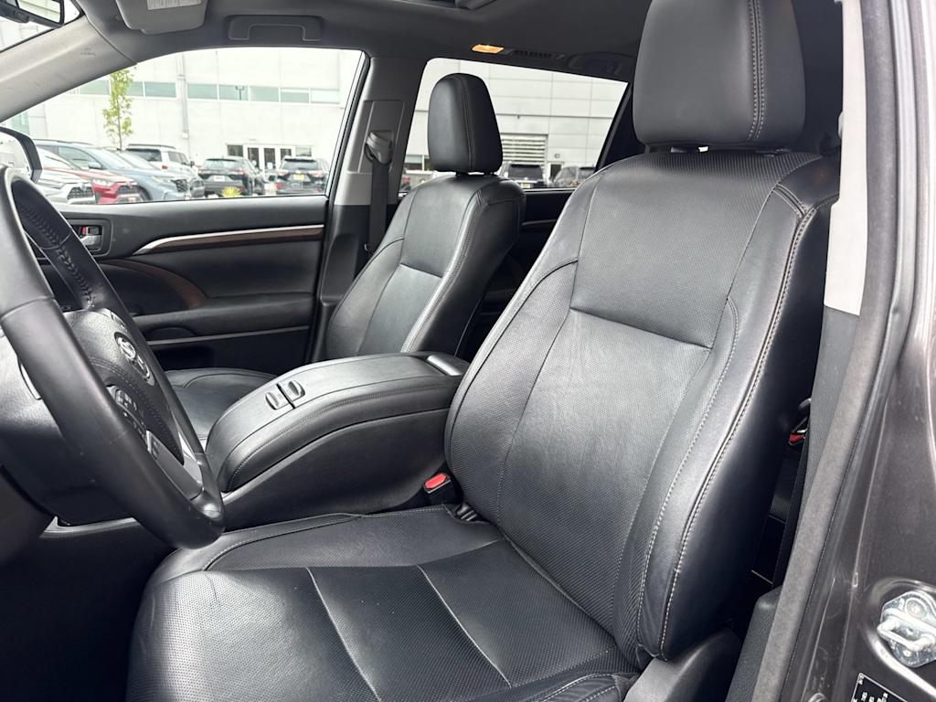 Thumbnail: 2015 Toyota Highlander - 8
