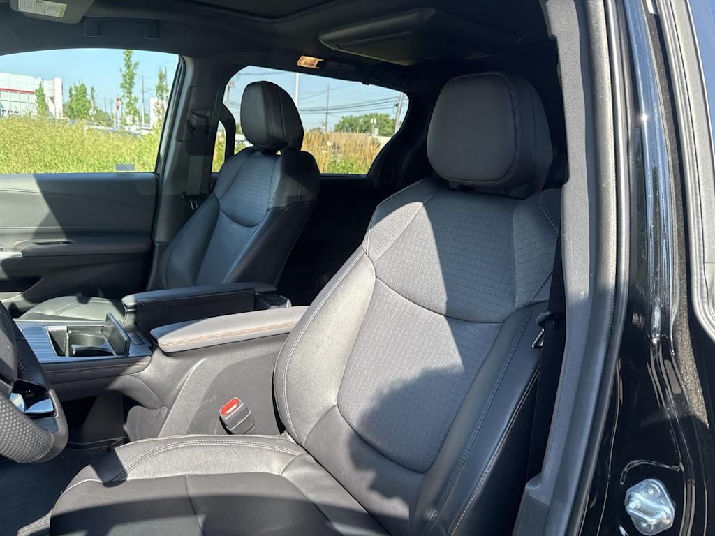 Thumbnail: 2023 Toyota Sienna - 9
