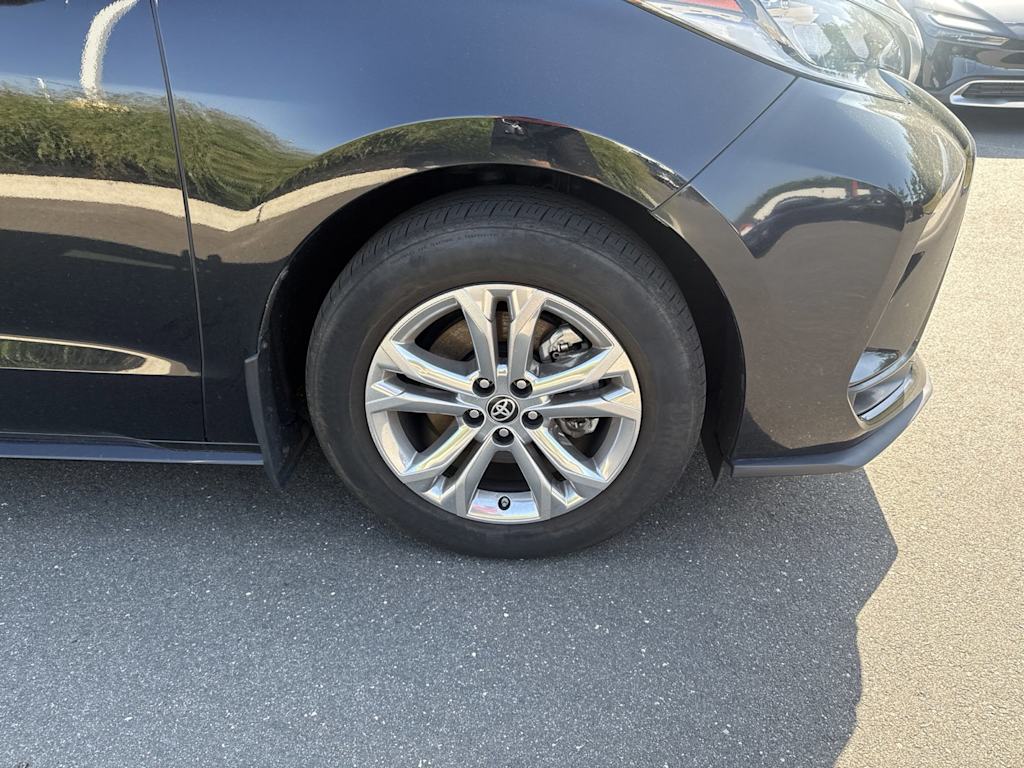 Thumbnail: 2023 Toyota Sienna - 7