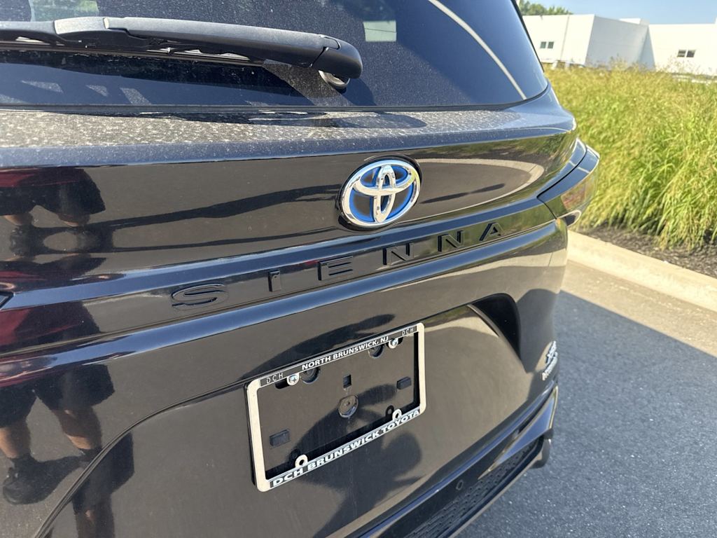 Thumbnail: 2023 Toyota Sienna - 18