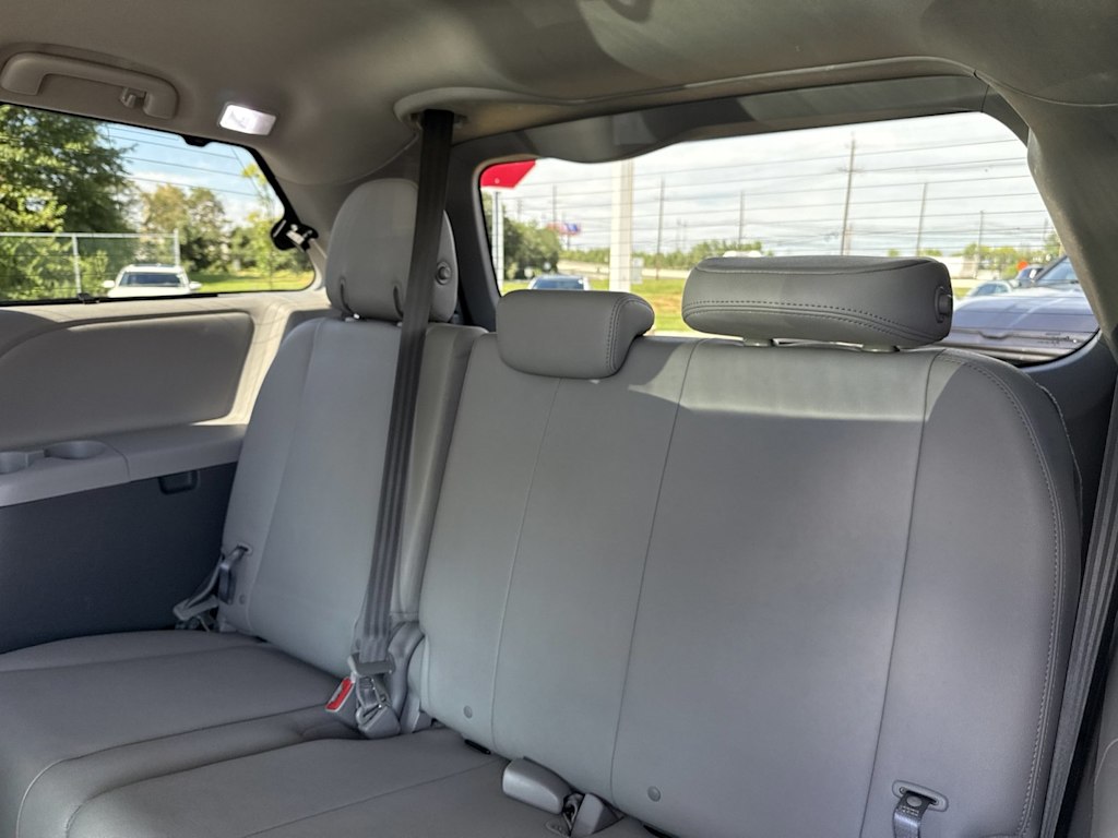 Thumbnail: 2019 Toyota Sienna - 20