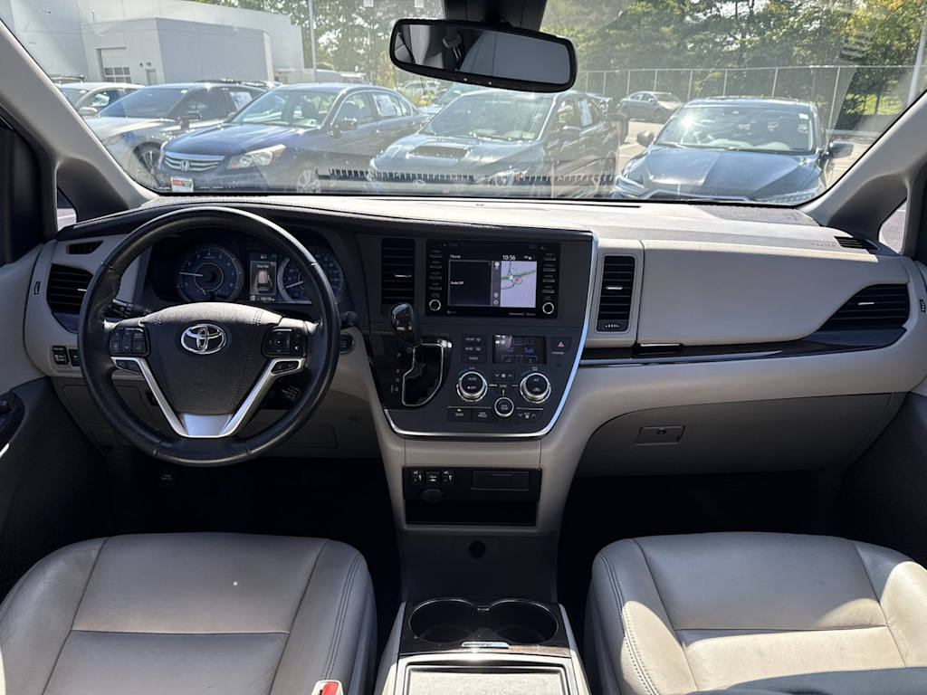 Thumbnail: 2019 Toyota Sienna - 13