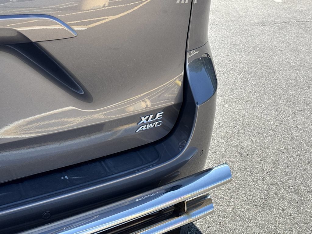 Thumbnail: 2019 Toyota Sienna - 6
