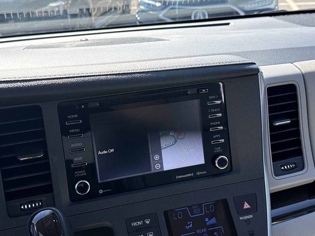 Thumbnail: 2019 Toyota Sienna - 14