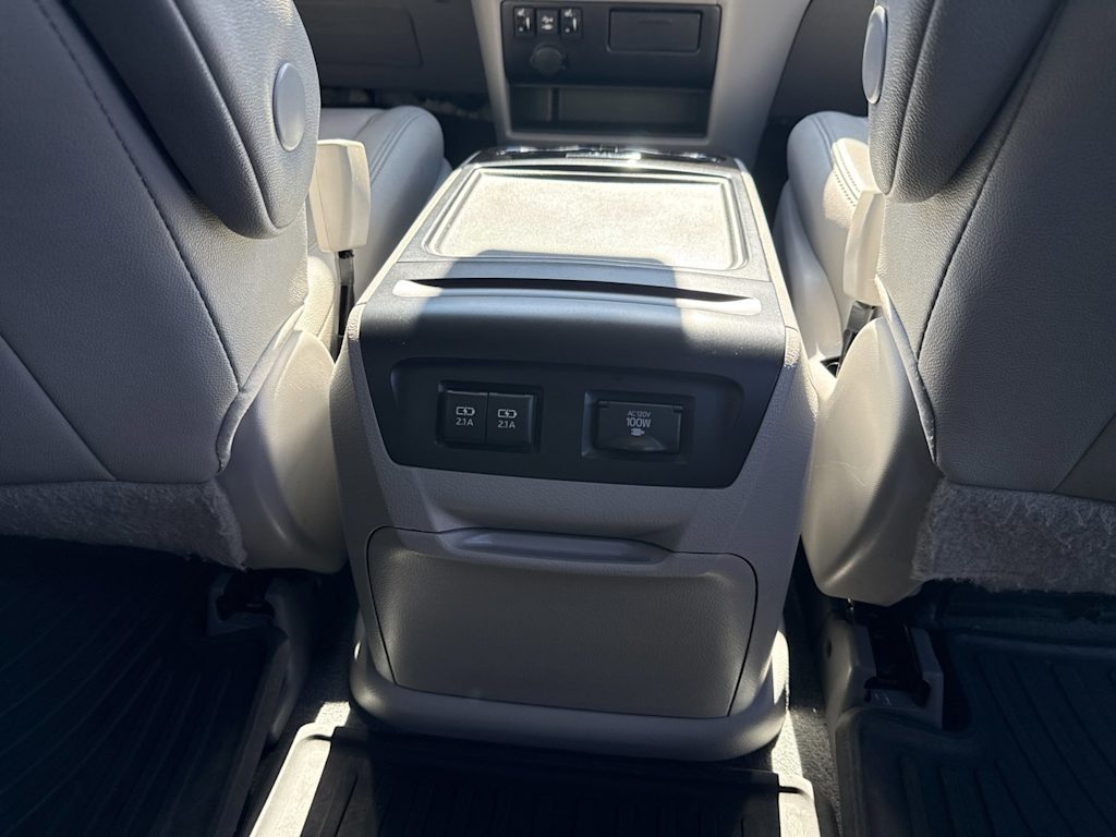 Thumbnail: 2019 Toyota Sienna - 26