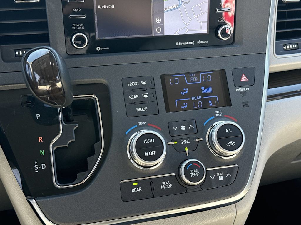 Thumbnail: 2019 Toyota Sienna - 23