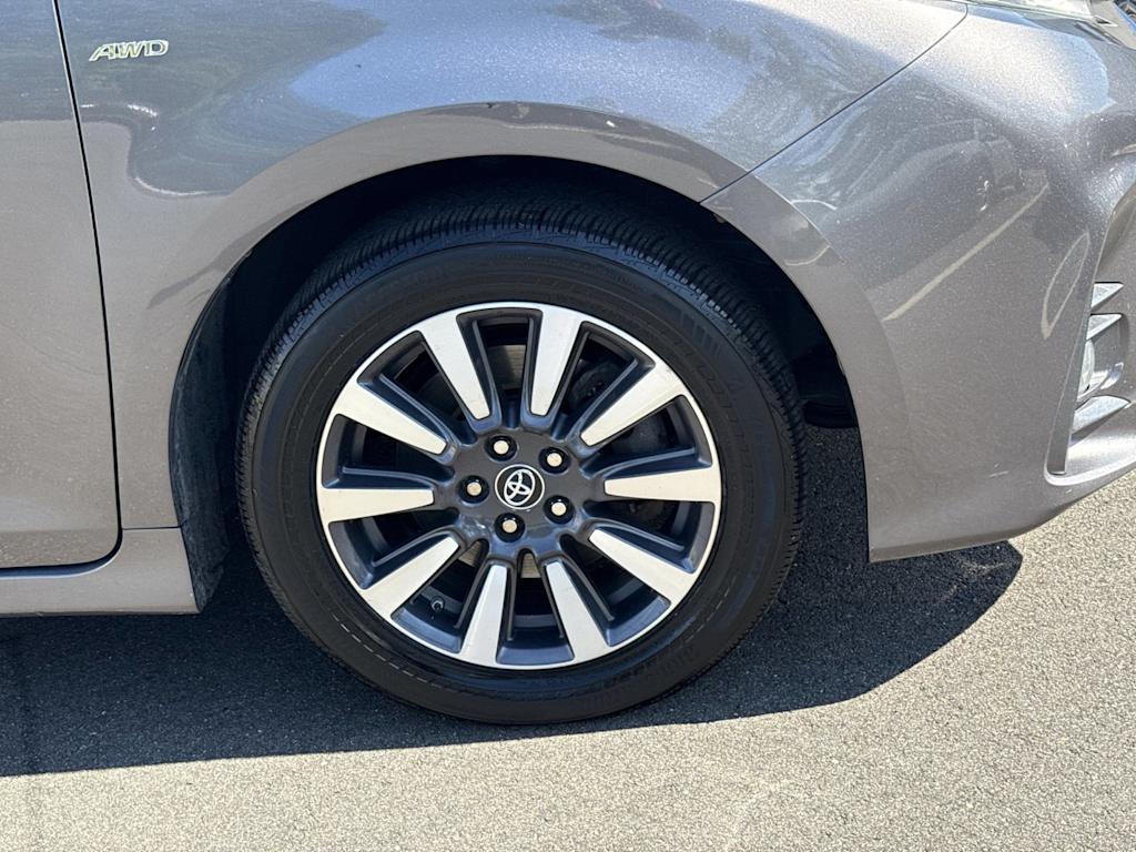 Thumbnail: 2019 Toyota Sienna - 19