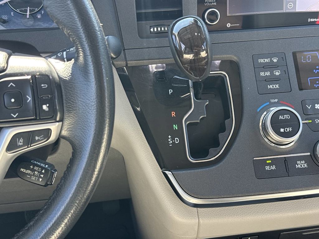 Thumbnail: 2019 Toyota Sienna - 24