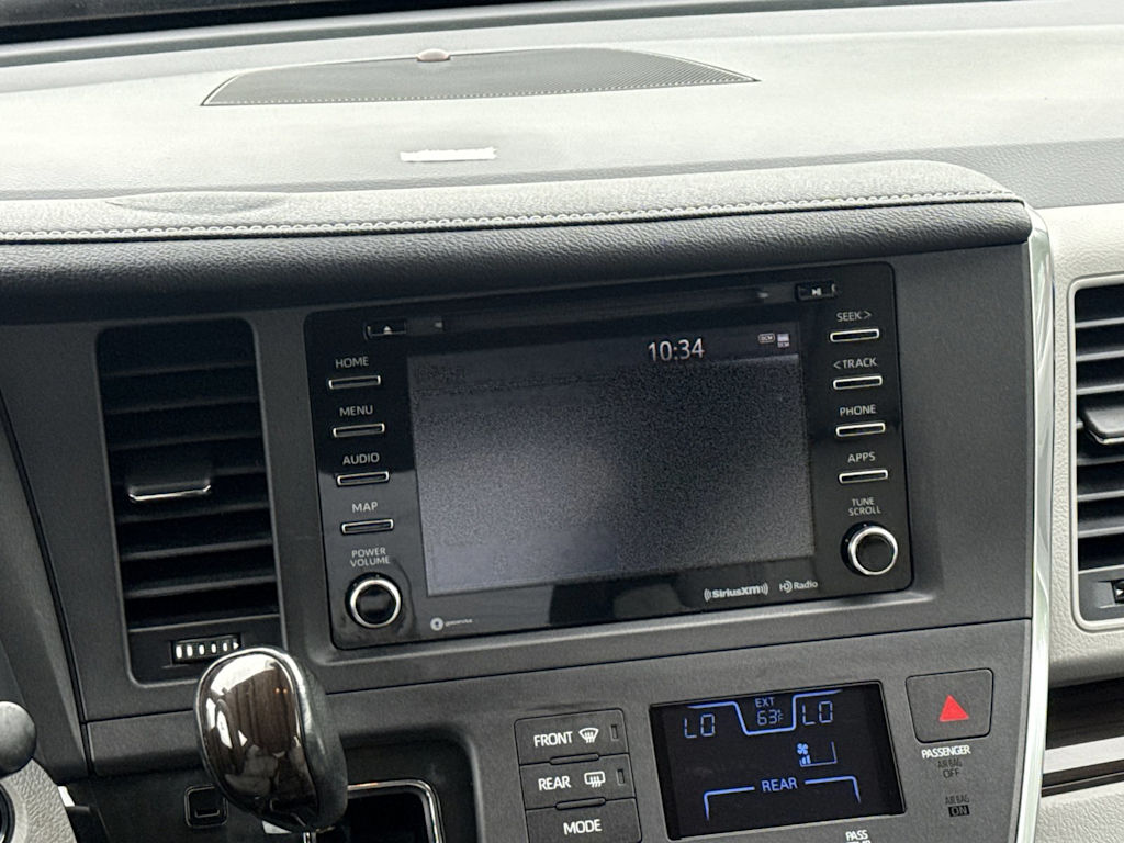 Thumbnail: 2018 Toyota Sienna - 13