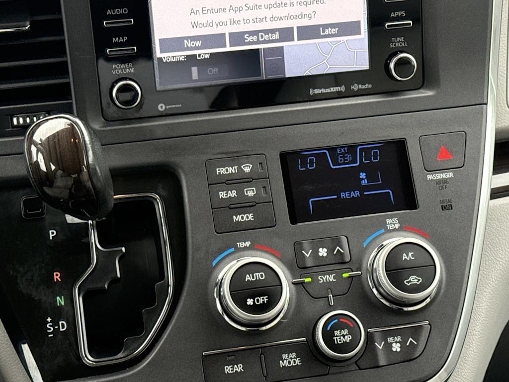 Thumbnail: 2018 Toyota Sienna - 20