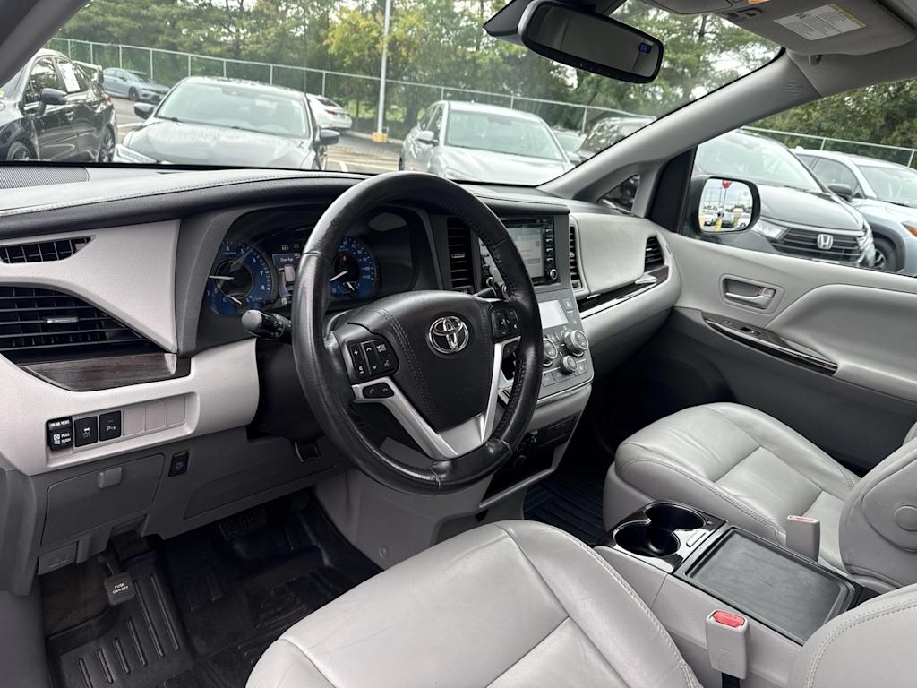 Thumbnail: 2018 Toyota Sienna - 2