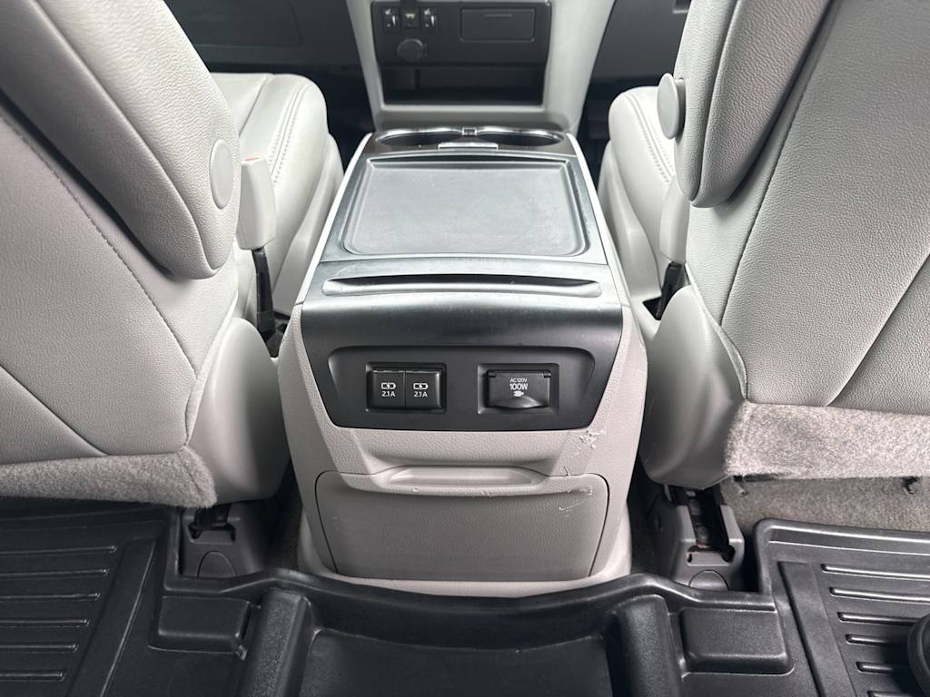 Thumbnail: 2018 Toyota Sienna - 22
