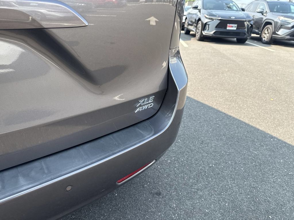 Thumbnail: 2018 Toyota Sienna - 6