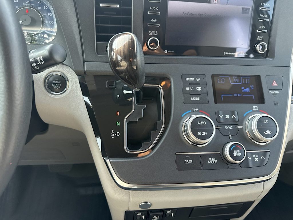 Thumbnail: 2018 Toyota Sienna - 23
