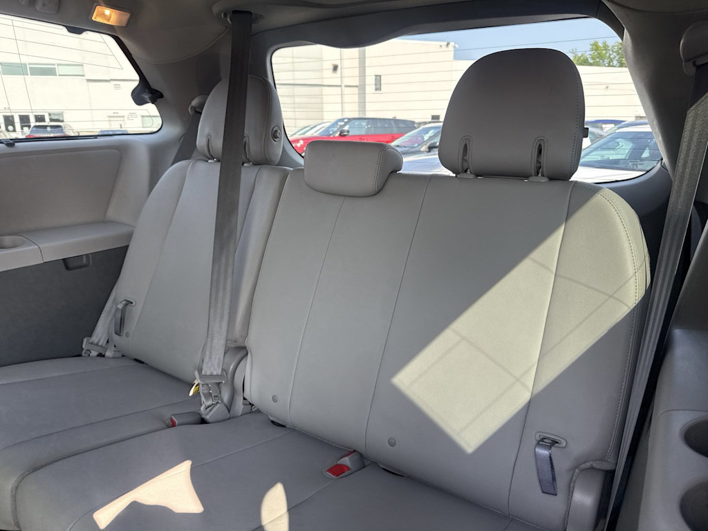 Thumbnail: 2018 Toyota Sienna - 11