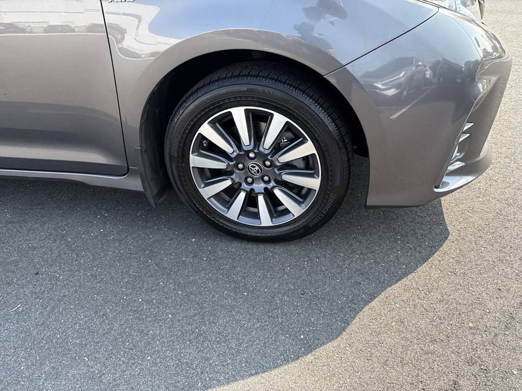 Thumbnail: 2018 Toyota Sienna - 7
