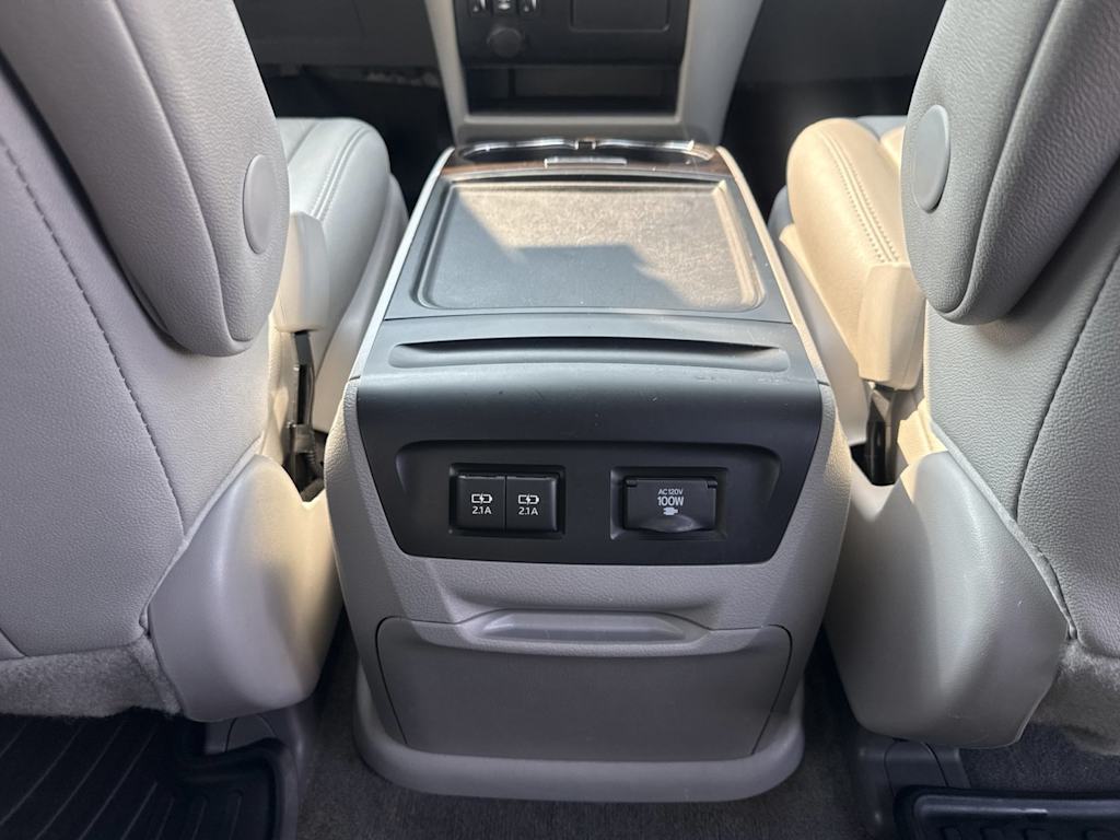 Thumbnail: 2018 Toyota Sienna - 25