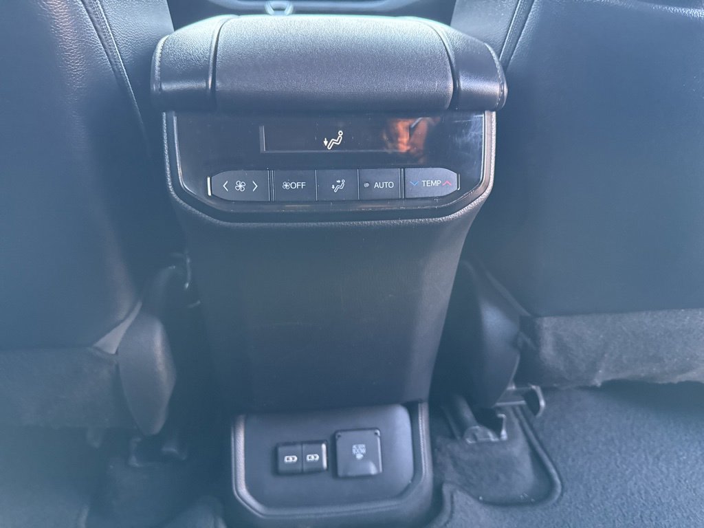 Thumbnail: 2022 Toyota Highlander - 25