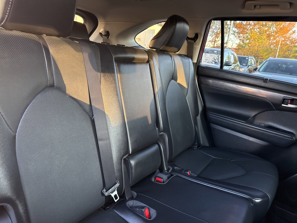 Thumbnail: 2022 Toyota Highlander - 19