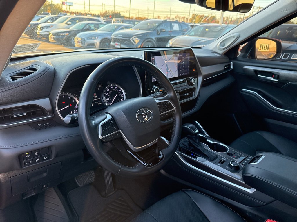 Thumbnail: 2022 Toyota Highlander - 2