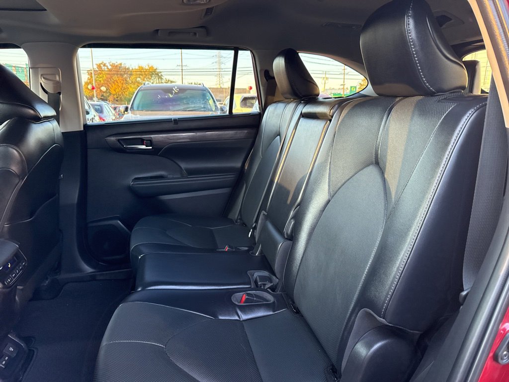 Thumbnail: 2022 Toyota Highlander - 10