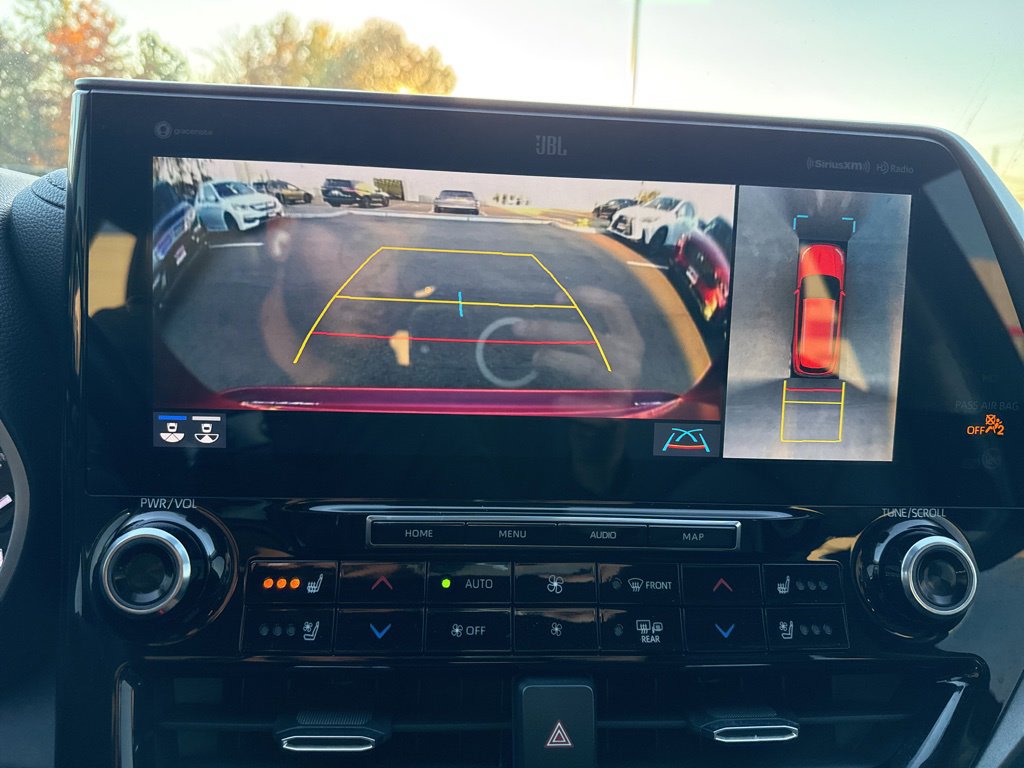 Thumbnail: 2022 Toyota Highlander - 21