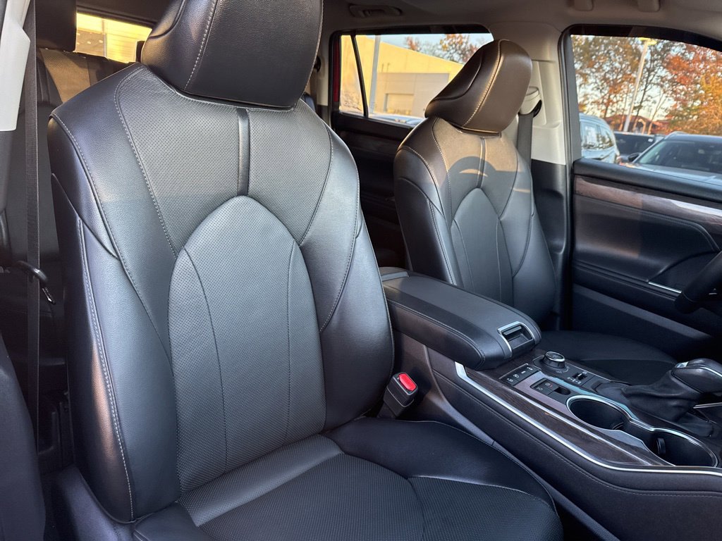 Thumbnail: 2022 Toyota Highlander - 9