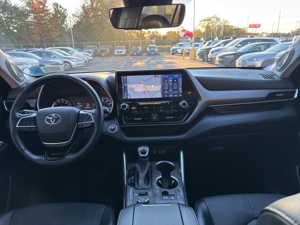 Thumbnail: 2022 Toyota Highlander - 11