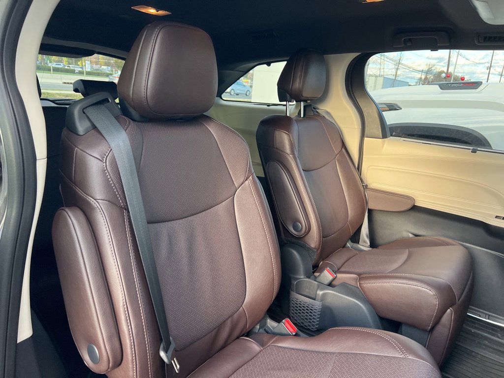 Thumbnail: 2023 Toyota Sienna - 16