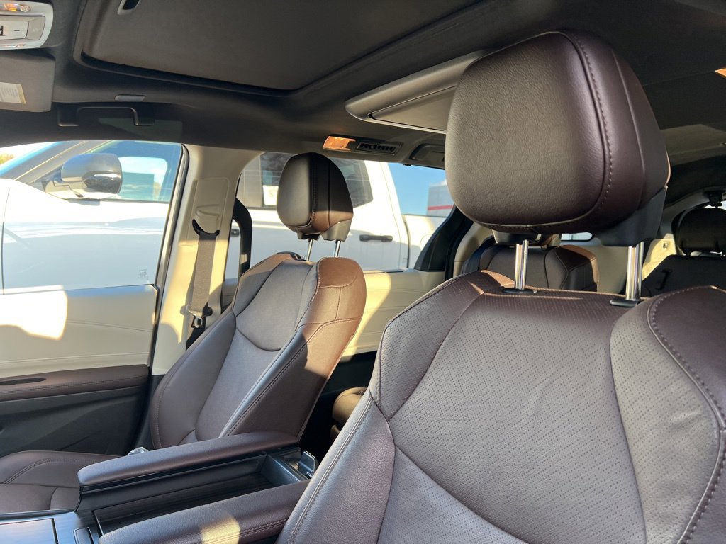 Thumbnail: 2023 Toyota Sienna - 7