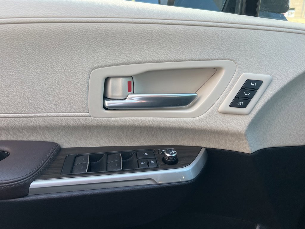 Thumbnail: 2023 Toyota Sienna - 20