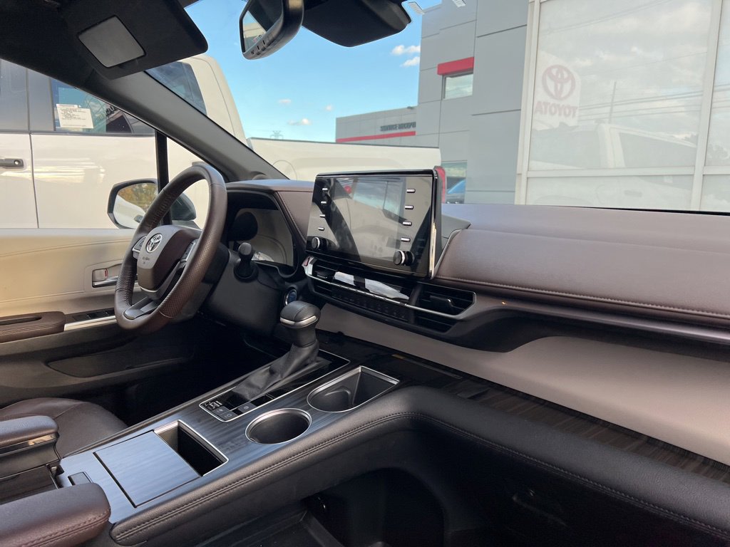 Thumbnail: 2023 Toyota Sienna - 6