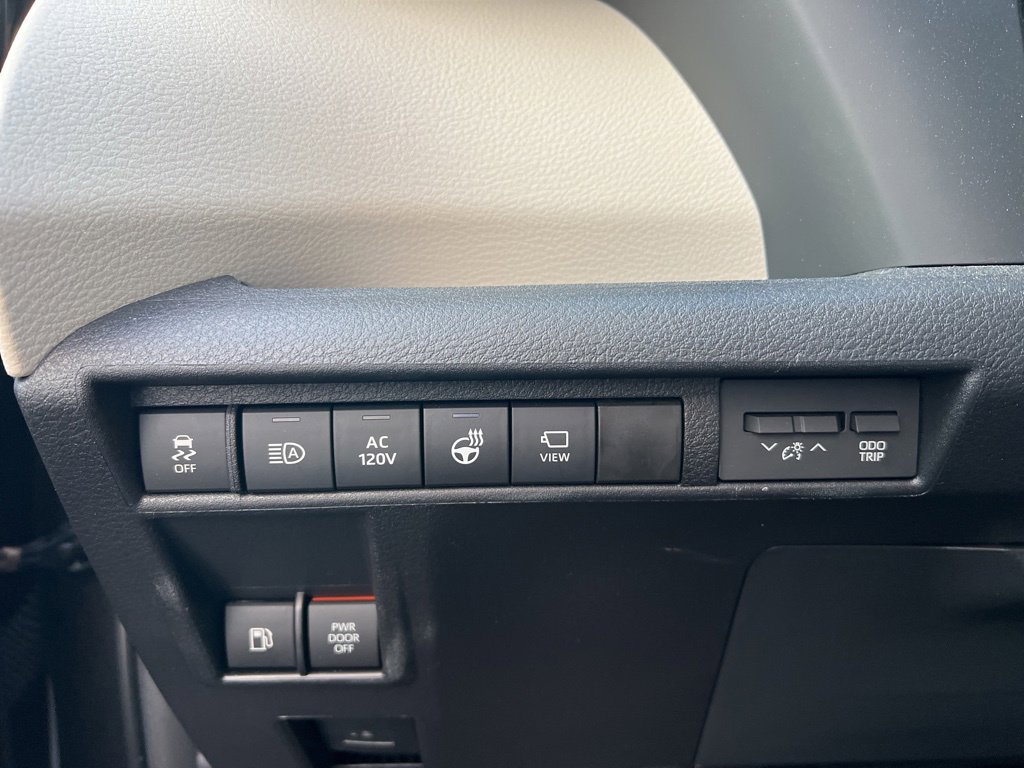 Thumbnail: 2023 Toyota Sienna - 19