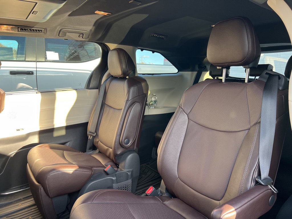Thumbnail: 2023 Toyota Sienna - 9